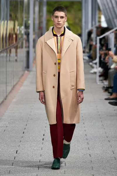 Look 3